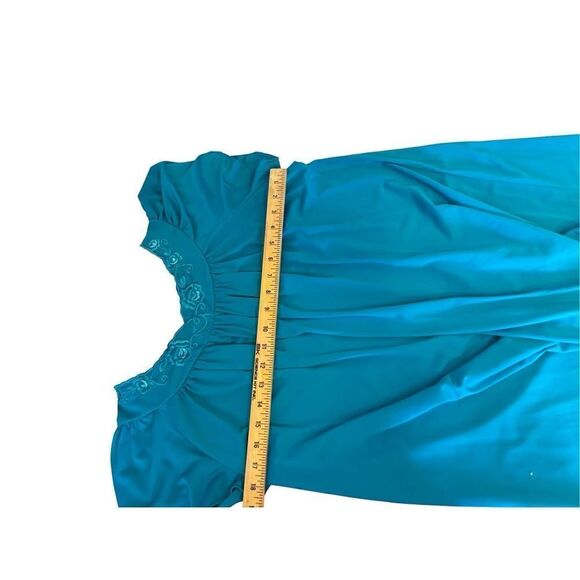 Miss Elaine vintage nightgown - Picture 9 of 12